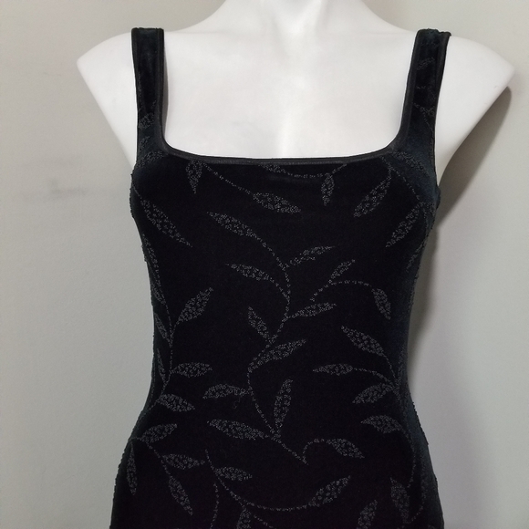 Sz S (fits 2-4 or a curvy 0) 90s Vintage Cache Black Velour Gown w/ Floral Beads - Picture 8 of 8
